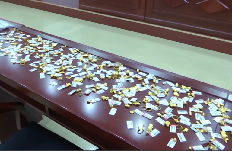 澳门研究生资料公开,和40万黄金当垃圾丢了与40万黄金当垃圾丢了会怎样