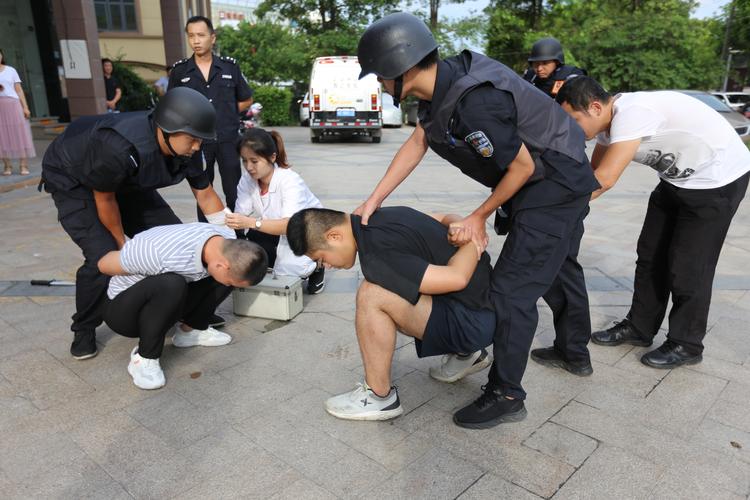 澳门马开奖结果+开奖结果生肖表和女子持械打砸多辆车与女子持械打砸多辆车视频